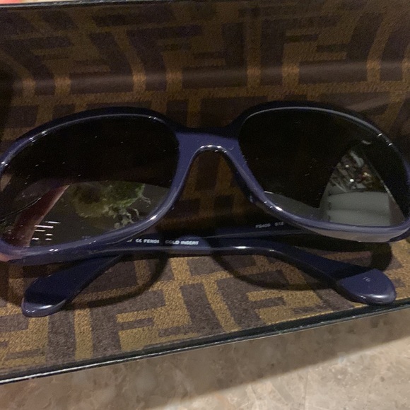 Fendi sunglasses - Picture 8 of 11